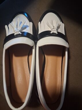 Chic Two-Tone Tassel Loafers in White and Black Nwot